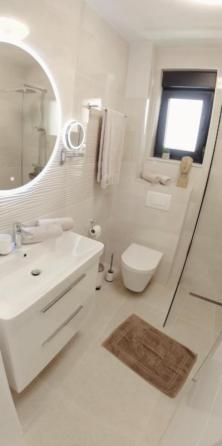 Apartment Agnes With 63 M2 Rooftop Terrace, Grill And Pool Okrug Gornji Ngoại thất bức ảnh