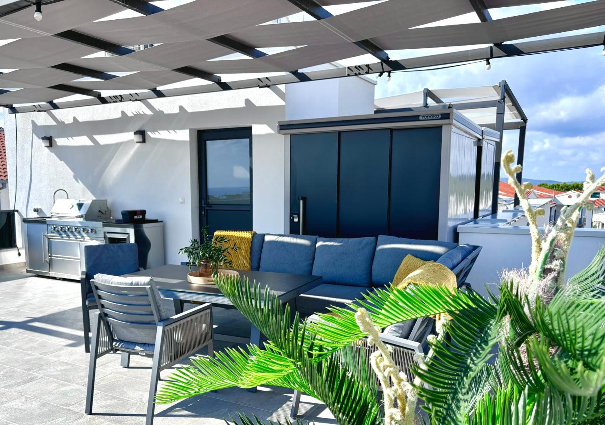Apartment Agnes With 63 M2 Rooftop Terrace, Grill And Pool Okrug Gornji Ngoại thất bức ảnh